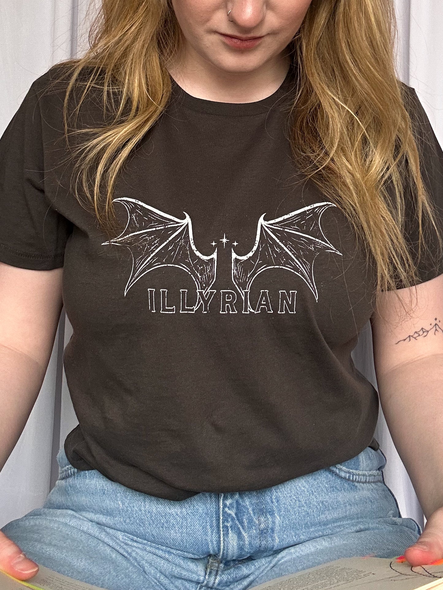 Illyrian fitted T-shirt